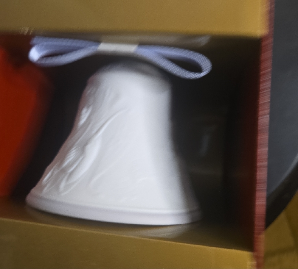 Lladro 1999 Collectors White Porcelain Christmas Bell Ornament With Box - Picture 4 of 10